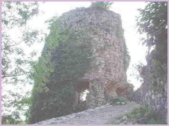 Башня Абхазской стены эпохи Средневековья