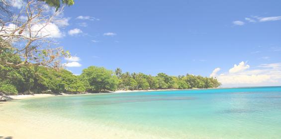 Песчаный пляж на побережье острова Гуадалканал